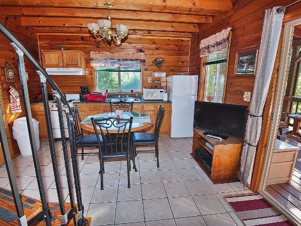 Hocking Hills Country Vista Cabins, WILD DOVE (photo #3)