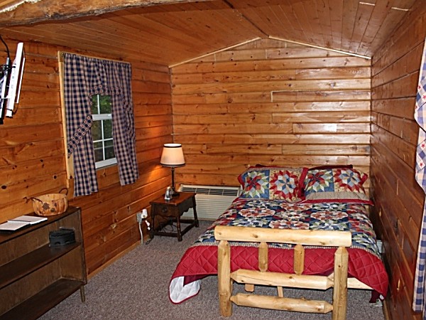 Hocking Hills Backwoods Retreat, Baby Bear Retreat (photo #3)