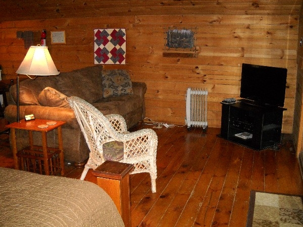 DeerWatch Cabins, White Tail Cabin (photo #4)