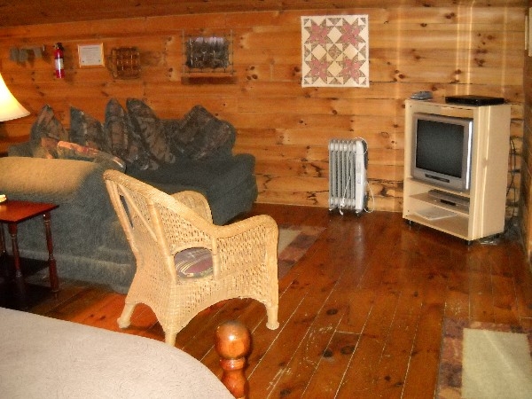 DeerWatch Cabins, Red Deer Cabin (photo #4)