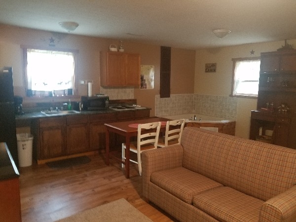 Gentle Breeze Cabins, The Maple Cabin (photo #3)