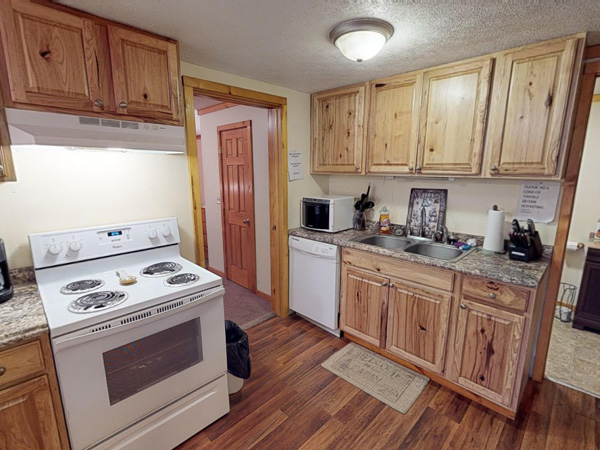 1st Choice Cabin Rentals, White Tail Cabin (photo #4)